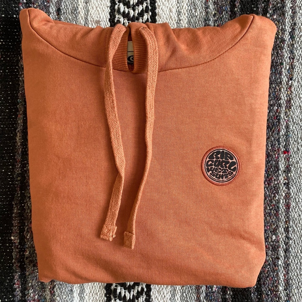 • Burnt orange Rip Curl sweater,